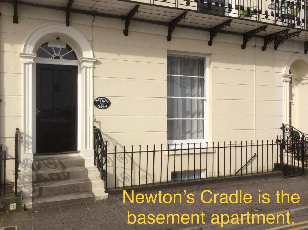 Newton'S Cradle Apartment Тенби Екстериор снимка